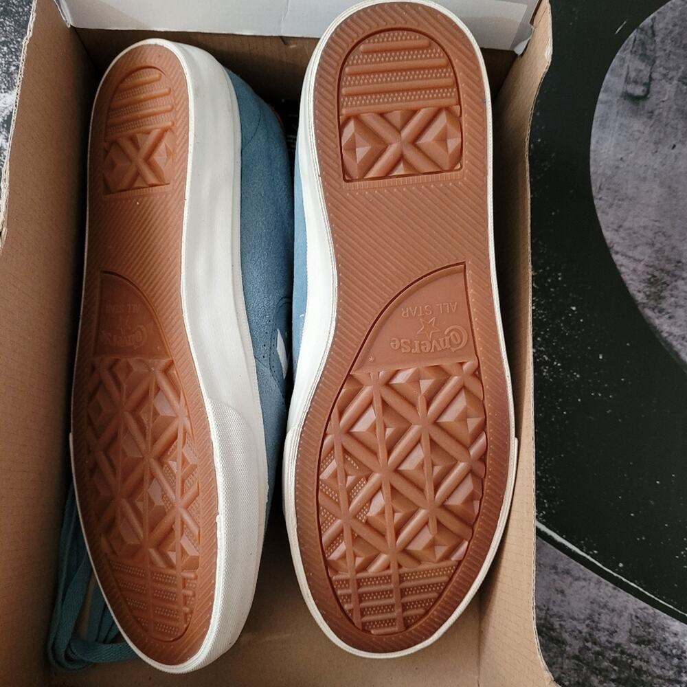 NIB Converse - Picture 2 of 4